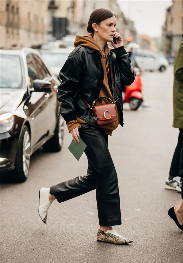 皮衣适合自然型风格的人穿嘛,短款皮衣外套中性风