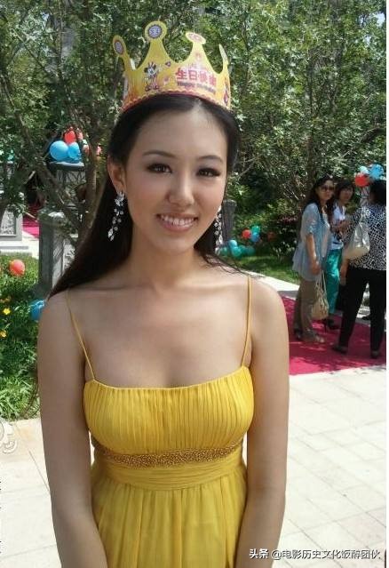 她是皇城根儿下的“北京大妞”，也是独闯纽约的坚强女人