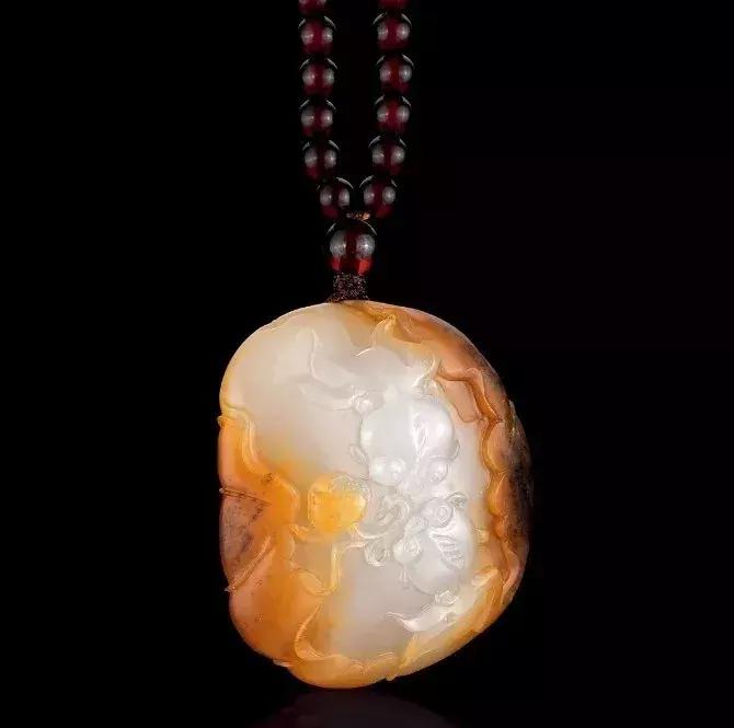 俏色羊脂美玉，美皮玉雕更美