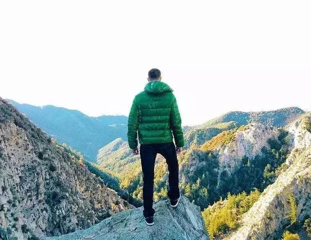 和加拿大鹅同档次的羽绒服,羽绒服排名前十名加拿大鹅羽绒服