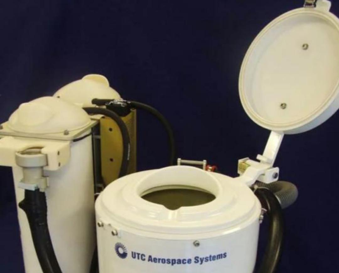 神舟十三号航天员怎么在太空生活,神舟十三号太空舱如何上厕所