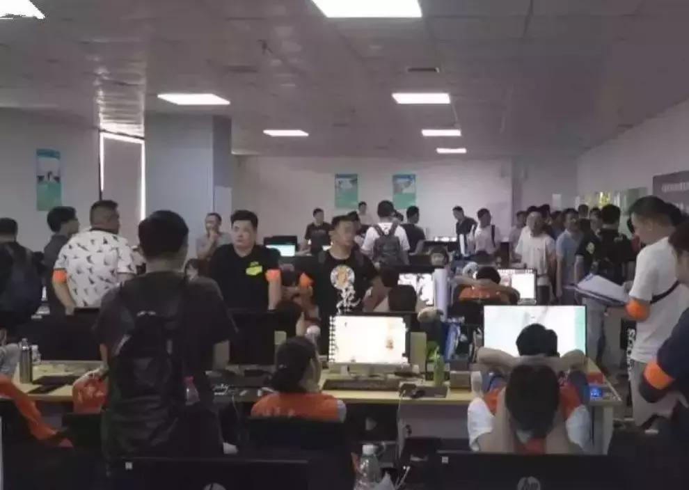 鎶犺剼澶ф眽鍐掑厖缇庡コ瀹炴柦濠氭亱璇堥獥,鐢峰瓙缃戞亱琚瘓楠楀コ鍙嬫槸鎶犺剼澶ф眽