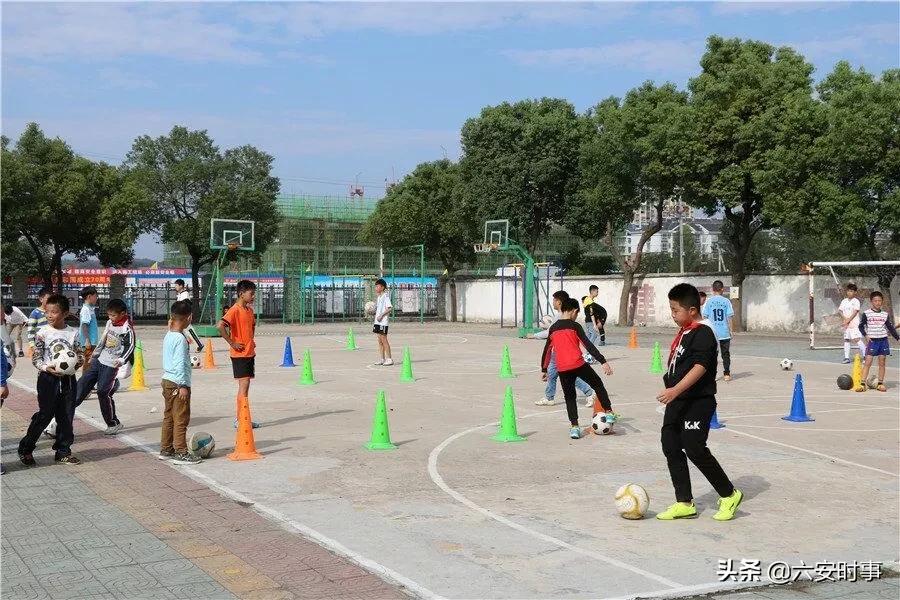 霍山县学校足球联赛,小学生获得市级联赛足球冠军喜报