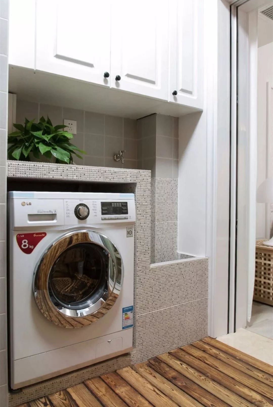 小阳台需要装洗手盆吗,阳台放拖把池好还是洗手盆好