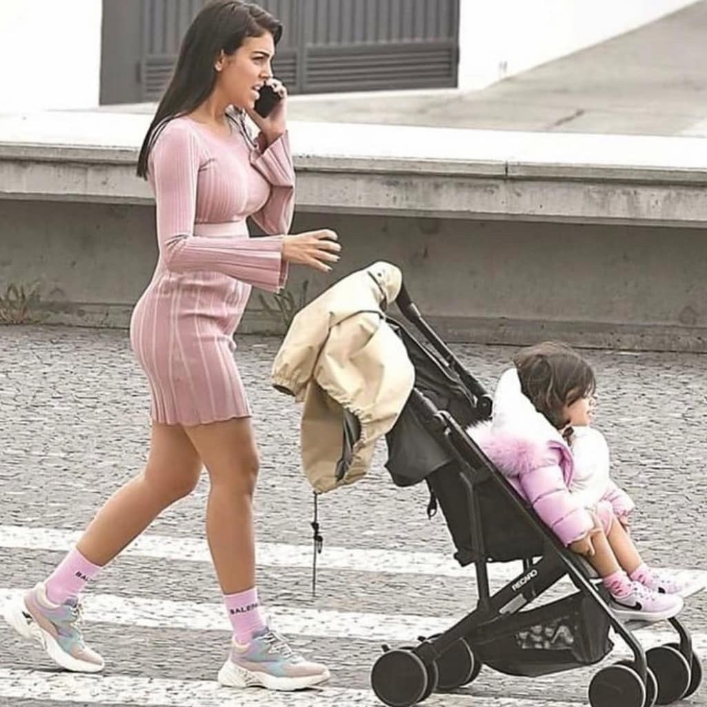 乔治娜卡戴珊罗纳尔多,c罗乔治娜走t台