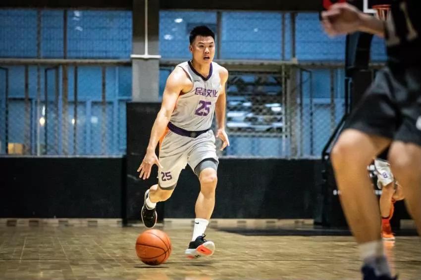 新赛季广东宏远球员合照,广东宏远旧五虎