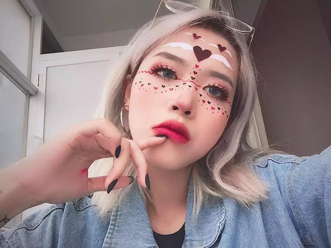 20岁越南小姐姐刷爆ins，在脸上乱画浮夸妆容，斩获10万粉，吊打P图神器！