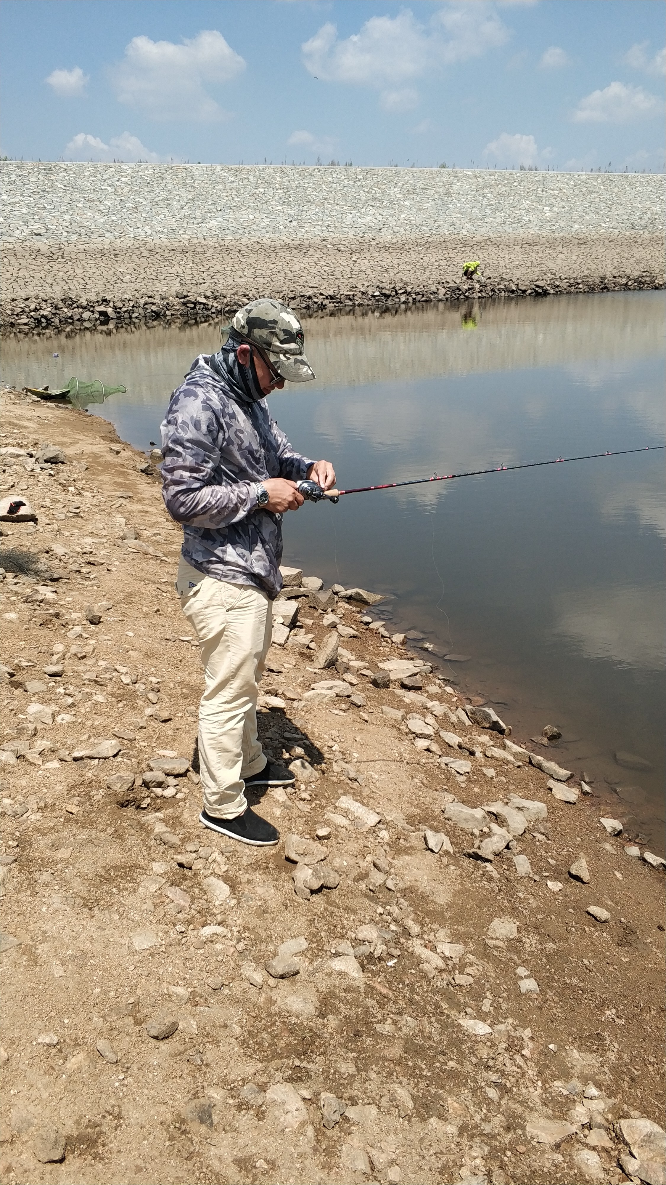 很惬意的路亚钓鱼,房车路亚野钓