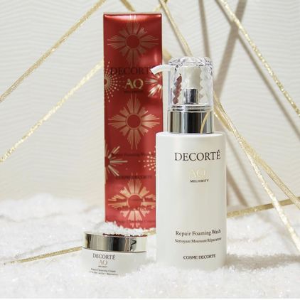 雅诗兰黛和chanel哪个好,雅诗兰黛和香奈儿洗面奶对比