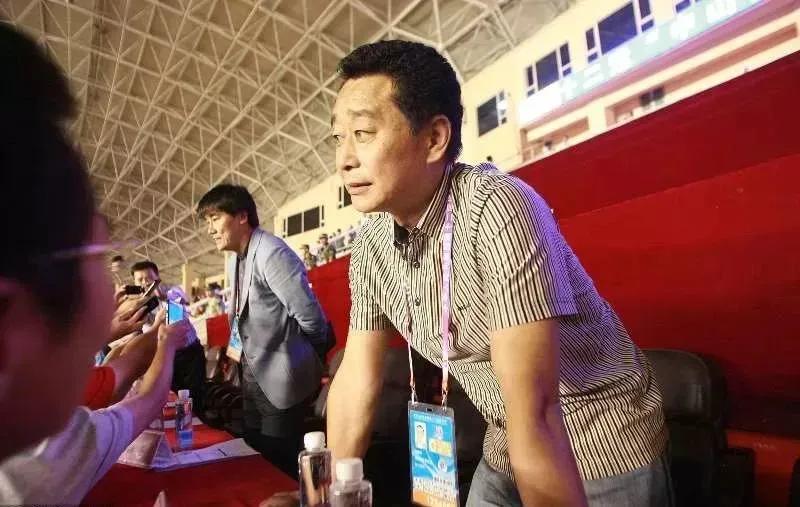 中国首位开劳斯莱斯的车主是谁,经常开劳斯莱斯法拉利的人