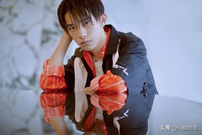 易烊千玺个人穿搭,易烊千玺痞帅夏季穿搭
