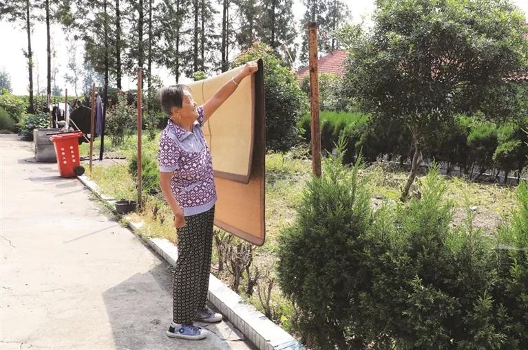 下雨天被子去螨虫的方法,春天天气潮湿怎么去螨虫