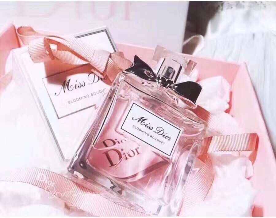 每个姑娘都应该拥有自己的香水,女人一定要有自己喜欢的专属香水