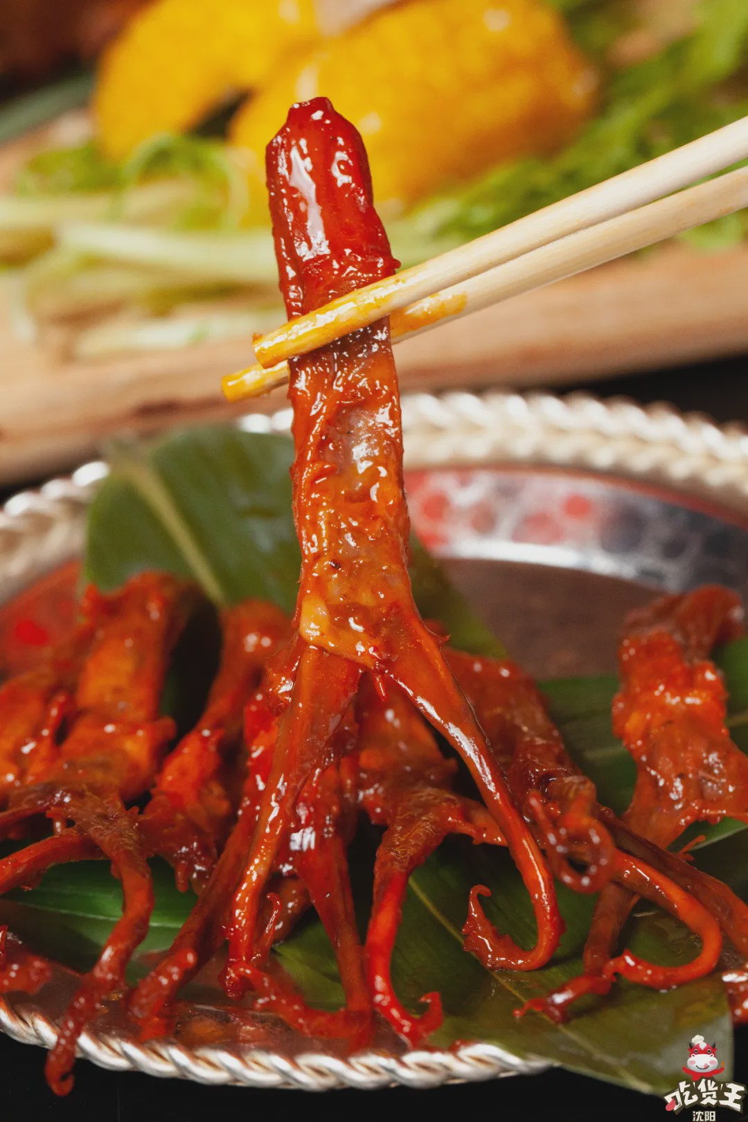 这家藏在居民楼里の「复古酒吧」，居然靠着“人气美食”上位？