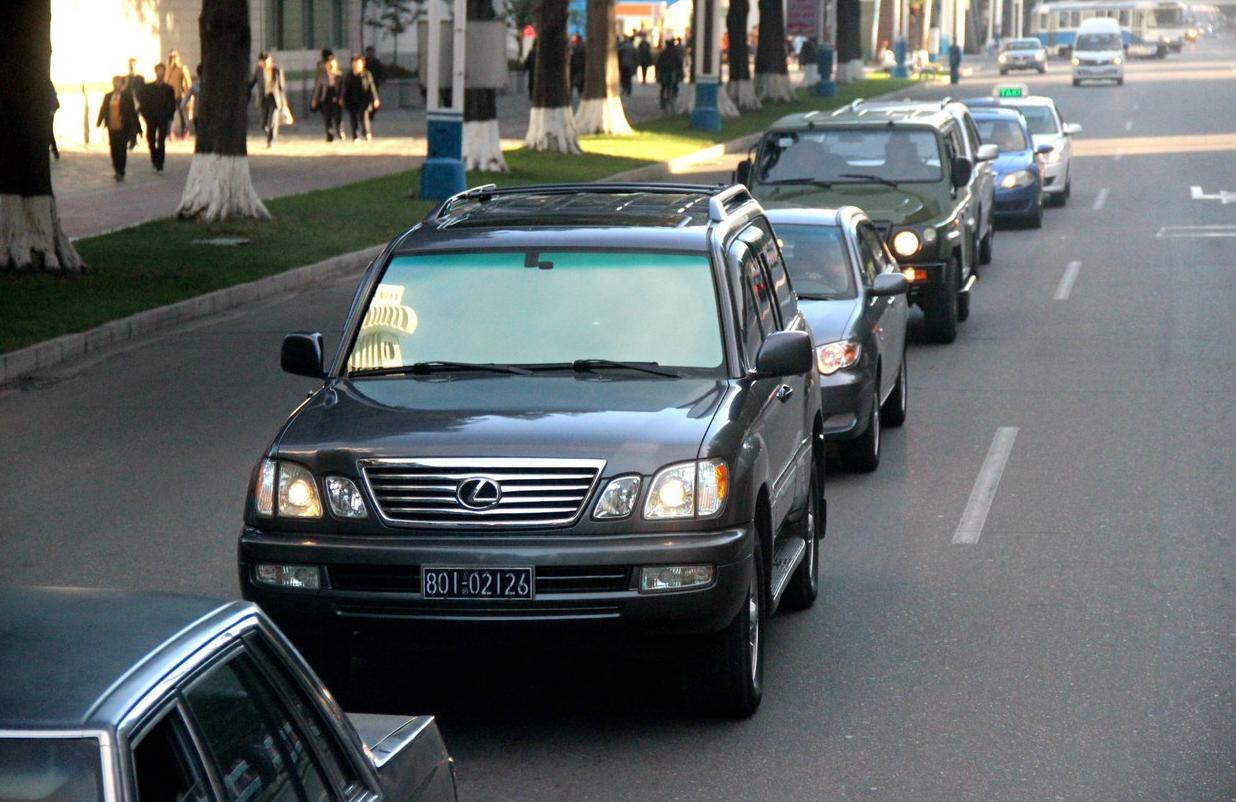 朝鲜大街上的豪车都是中国人吗,朝鲜境内的豪车