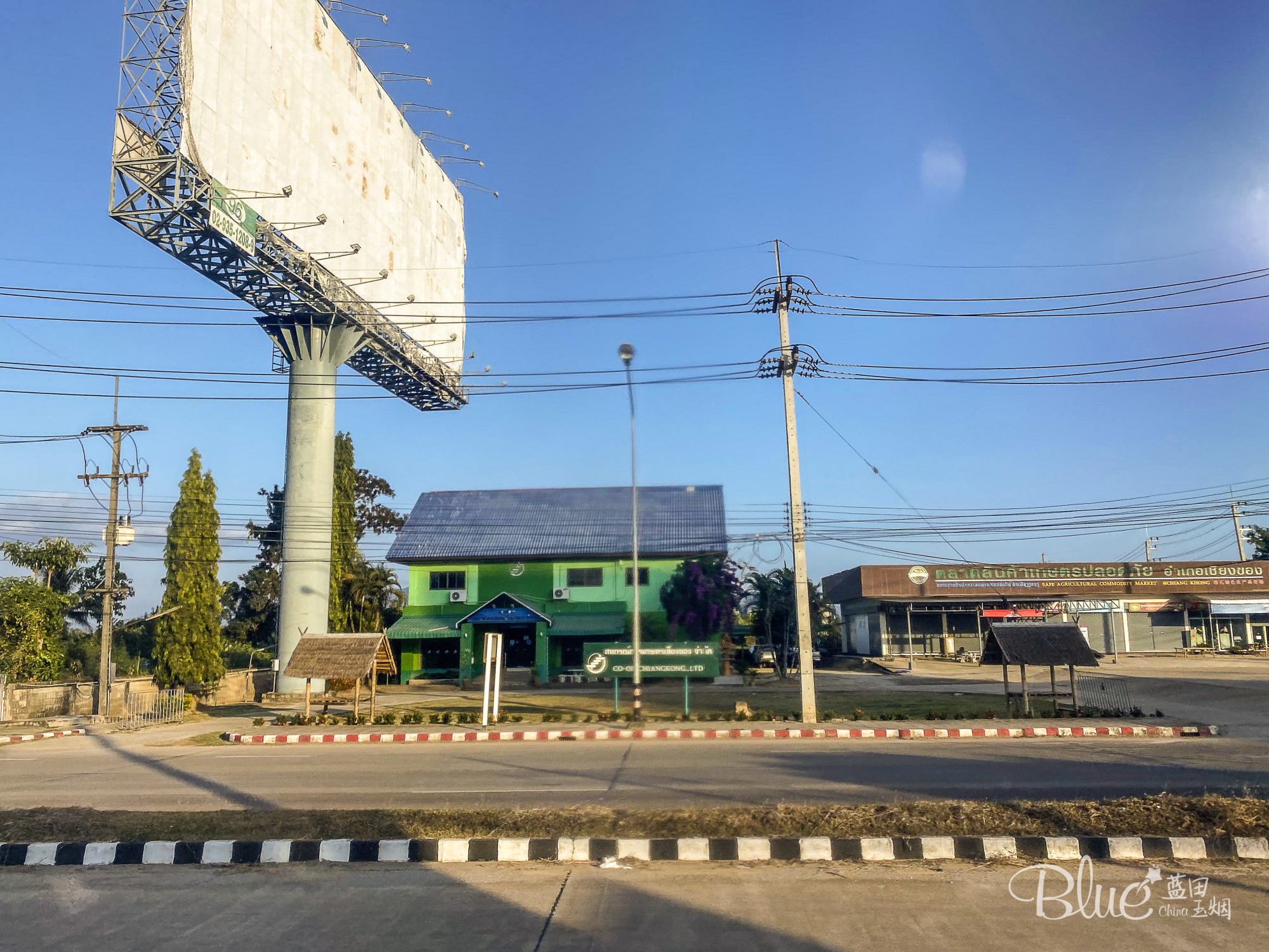 泰国旅行攻略，如何在清迈购买去清孔的车票，巴士小姐姐还很漂亮