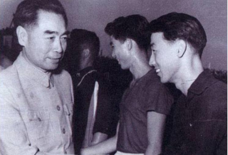 伟人足球情结:毛*东泽**踢门将,陈毅踢中锋,贺龙打造亚洲足球劲旅