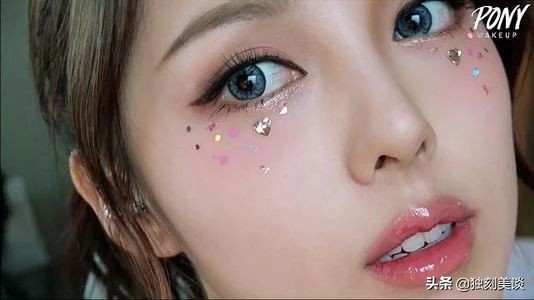 是什么闪瞎眼?藏在指尖的小秘密,只需用你的亮片眼影DIY