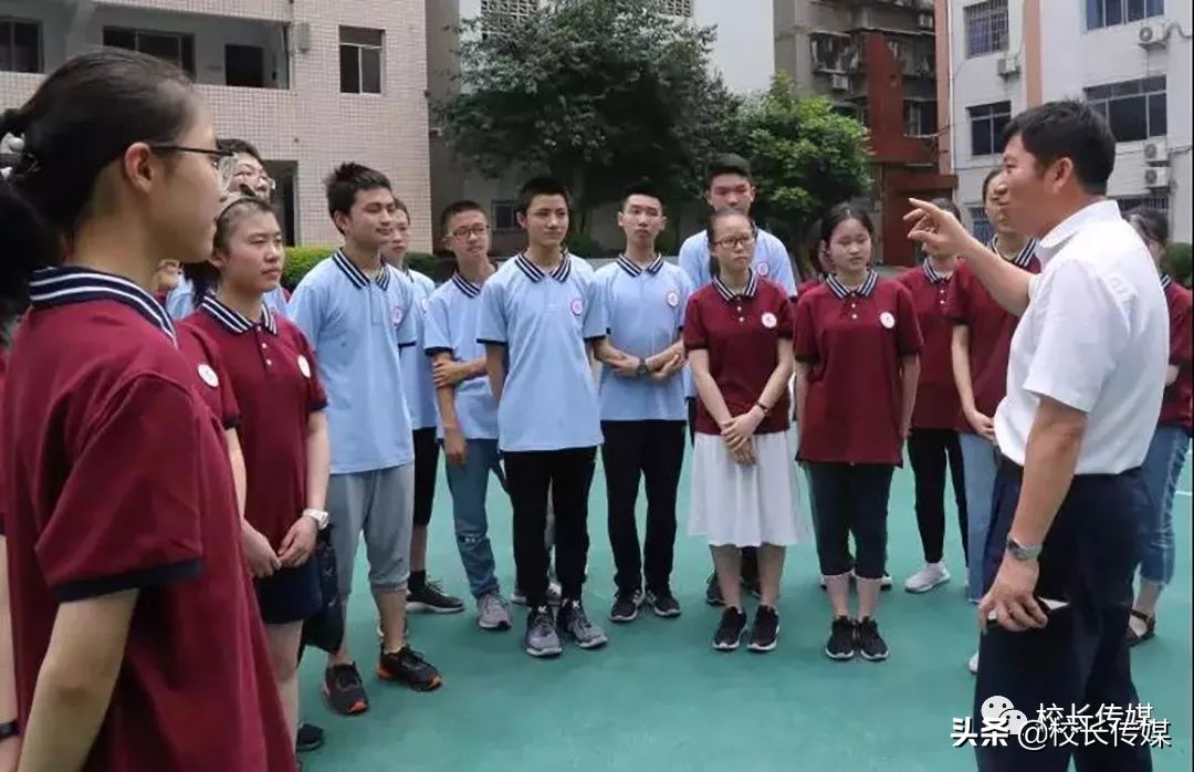 第一次当老师怎么上课,新语文老师第一堂课怎么上