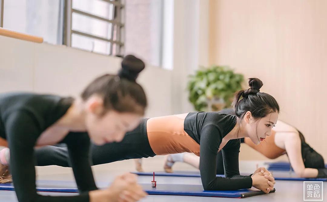 体能差，舞感再好也白搭！学跳舞该如何训练体能？