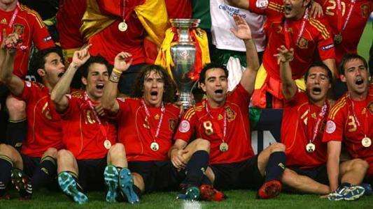 天下足球哈维最强大脑文案,哈维阿隆索退役听天下足球