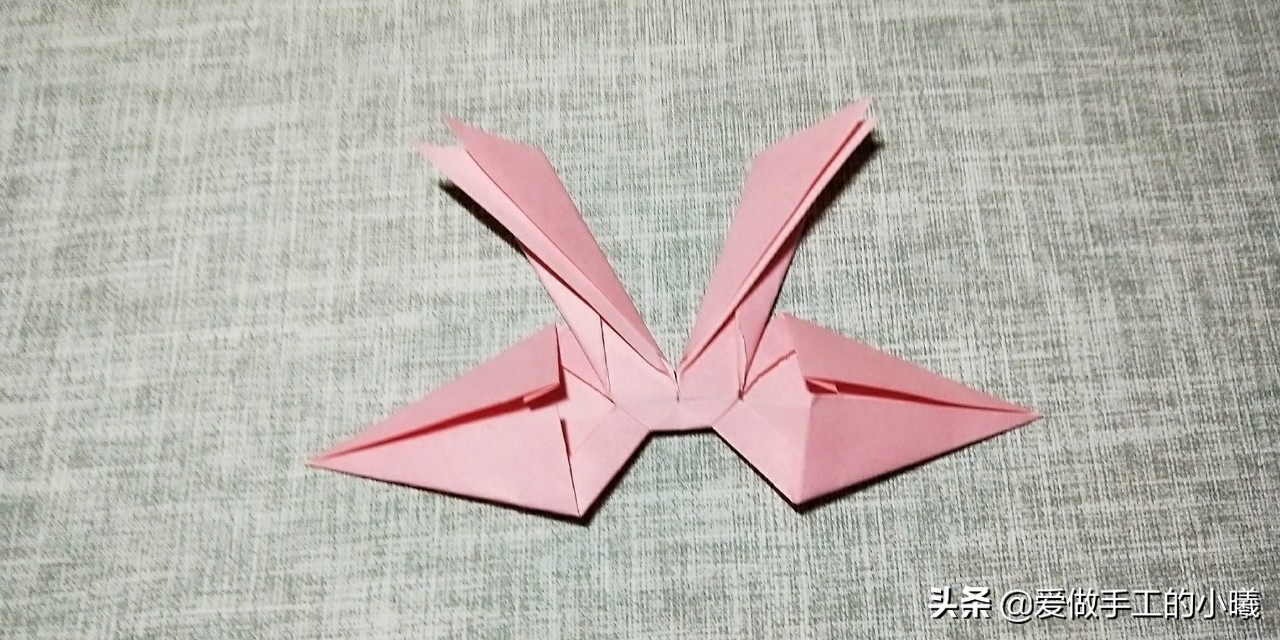 儿童折纸简单手工幼儿园蝴蝶结,蝴蝶结手工折纸超简单正方形纸