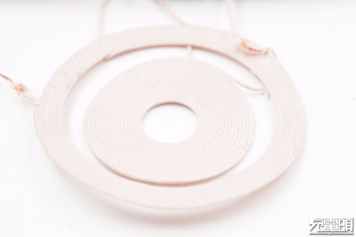 三星25w快充拆解视频,三星25w快充移动电源