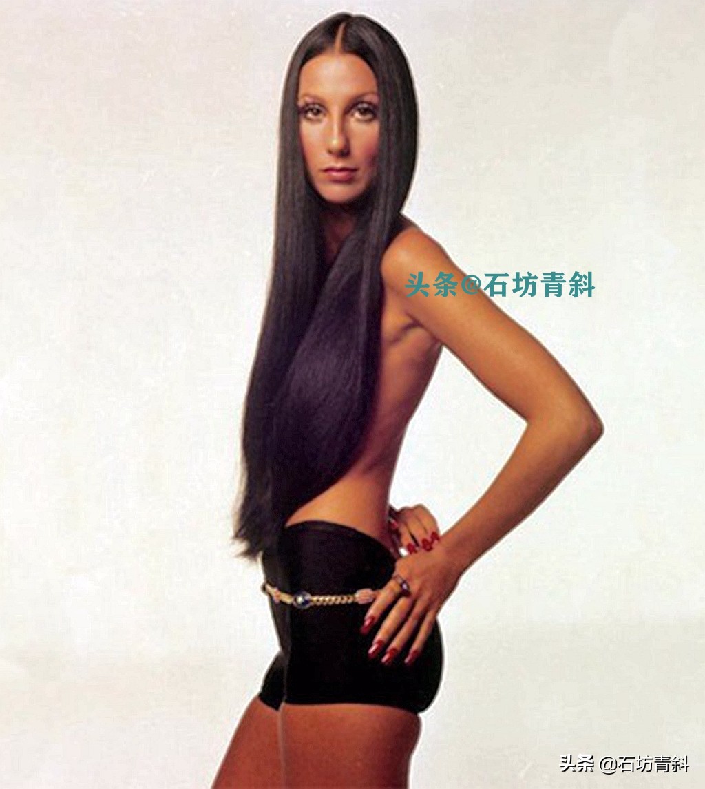 身边围绕无数小鲜肉，奇装异服的始祖，看她如何72变