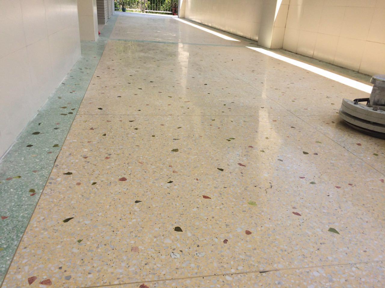 厨房水磨石砖地面脏了怎么处理,水磨石脏用什么能洗净