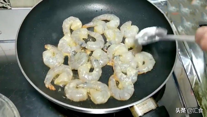 菠菜芝麻虾做法,菠菜虾最好吃的做法