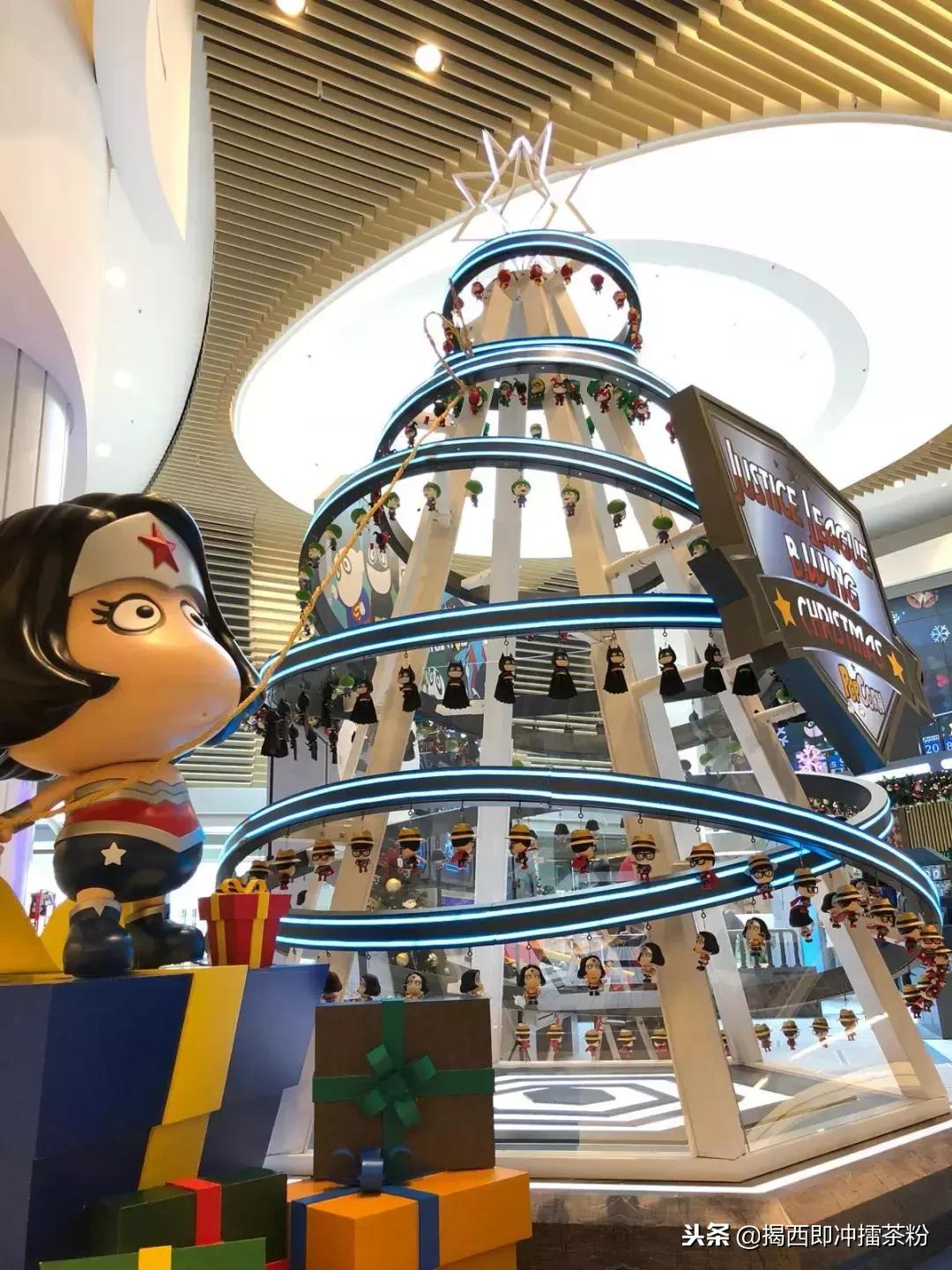 过分美丽！圣诞灯饰点亮香港：泰迪熊、比卡超、布丁狗陪你过圣诞