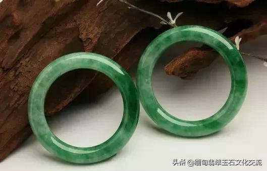 怎么辨别翡翠手镯好坏图解,翡翠手镯好坏最简单方法