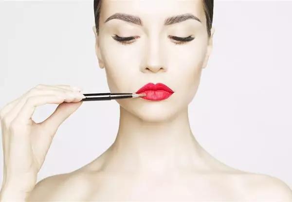 经常化妆皮肤屏障受损,经常化妆该对皮肤怎么保养