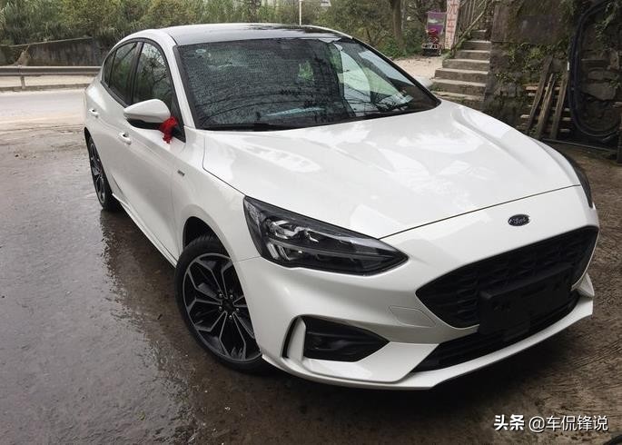 2022四缸福特福克斯真的费油吗,三缸福特福克斯油耗