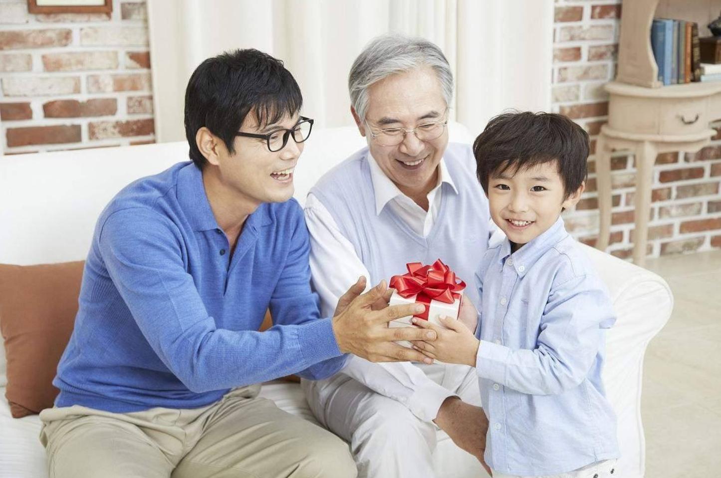 当孩子乖巧懂事时，爸妈却引以为傲？家长们要谨防“不安全依恋”