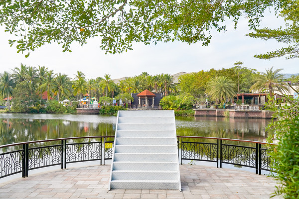 三亚适合拍照的高级酒店,三亚这家民宿拍照也太美了