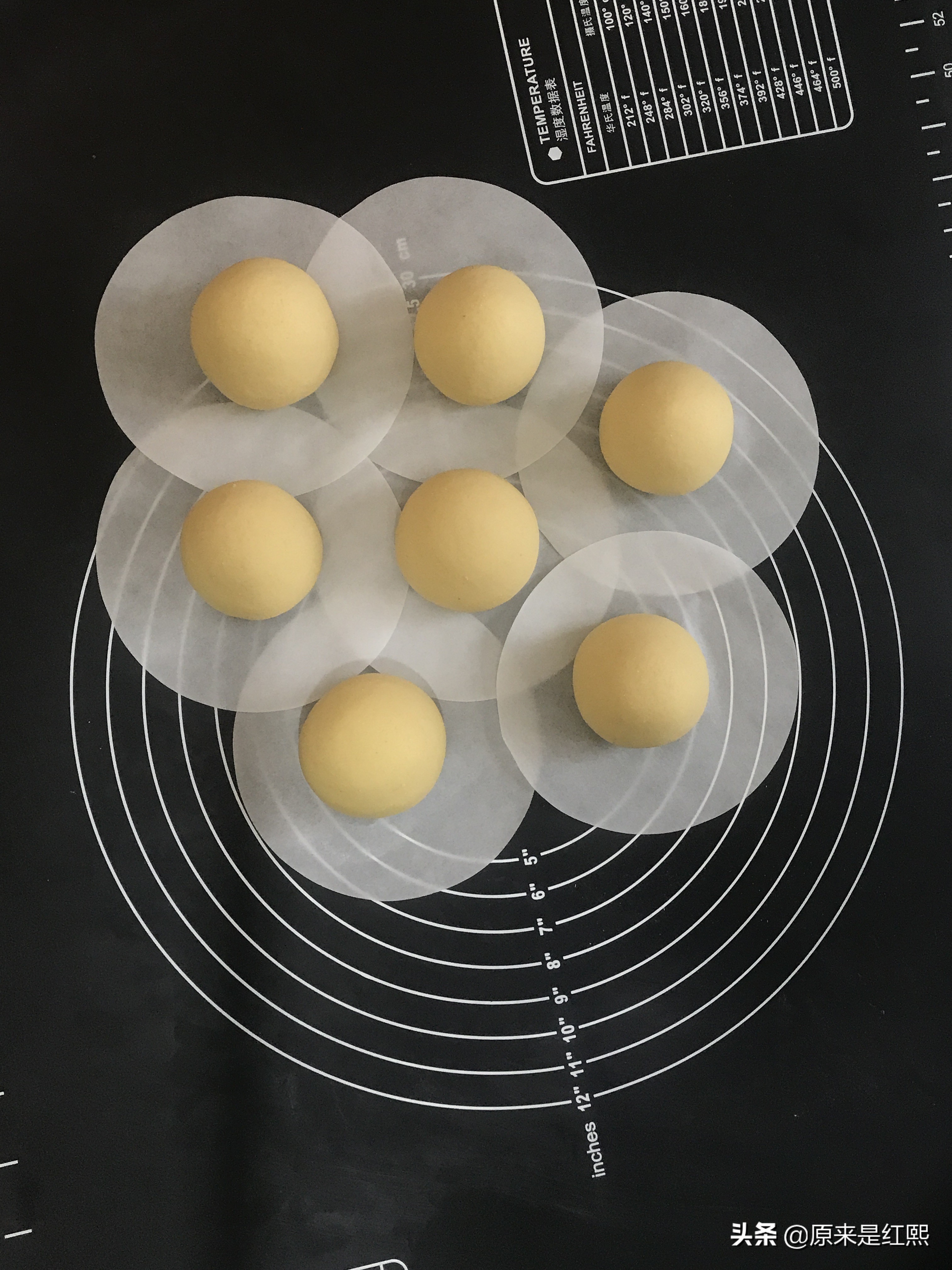 面粉做的各种不同的馒头,面粉加牛奶做出来的馒头