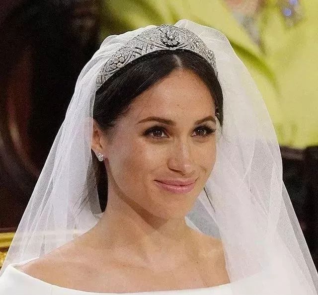 英国女王珠宝传奇,英国女王王冠上的宝石的传奇