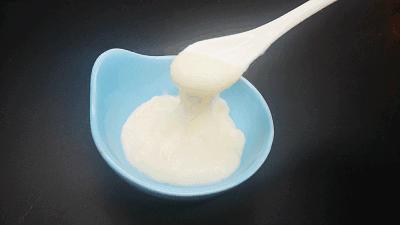 宝宝添加辅食后过敏怎么表现,宝宝添加辅食后便秘说让多喝水