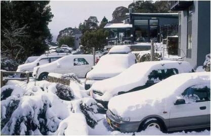 冬季雨天车窗起雾空调怎么调节,冬季如何开空调车内不起雾