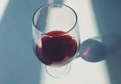 红酒过期还能要吗,红酒过期有结晶能不能喝