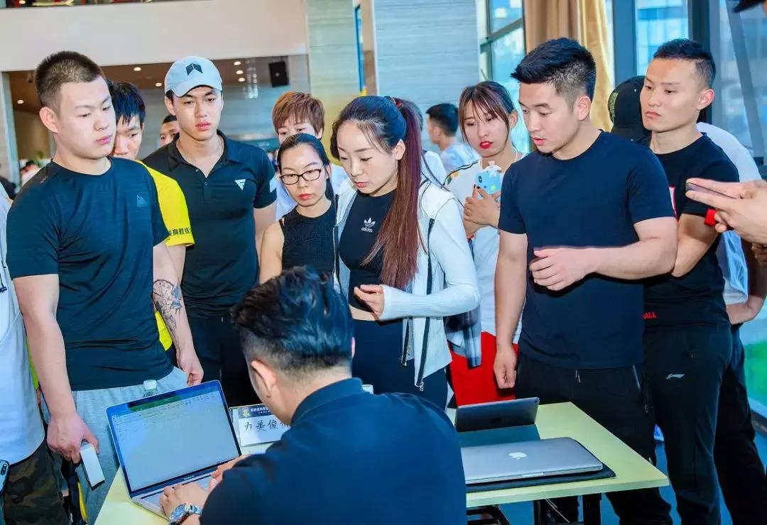 健身教练是怎样学习的,学习健身教练前途怎么样