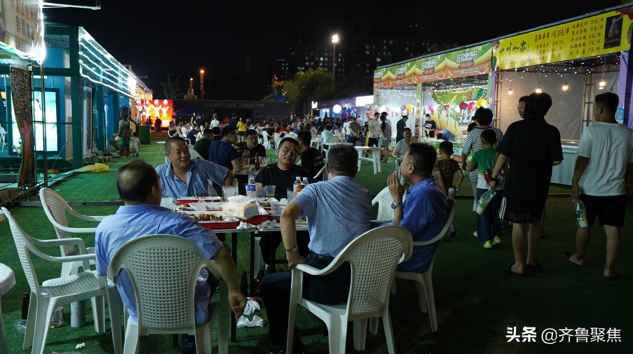 济南趵突泉泉城路夜市,济南有烟火气的夜市