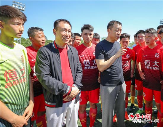 许家印直飞武里南视频,许家印现身马德里助威恒大杯