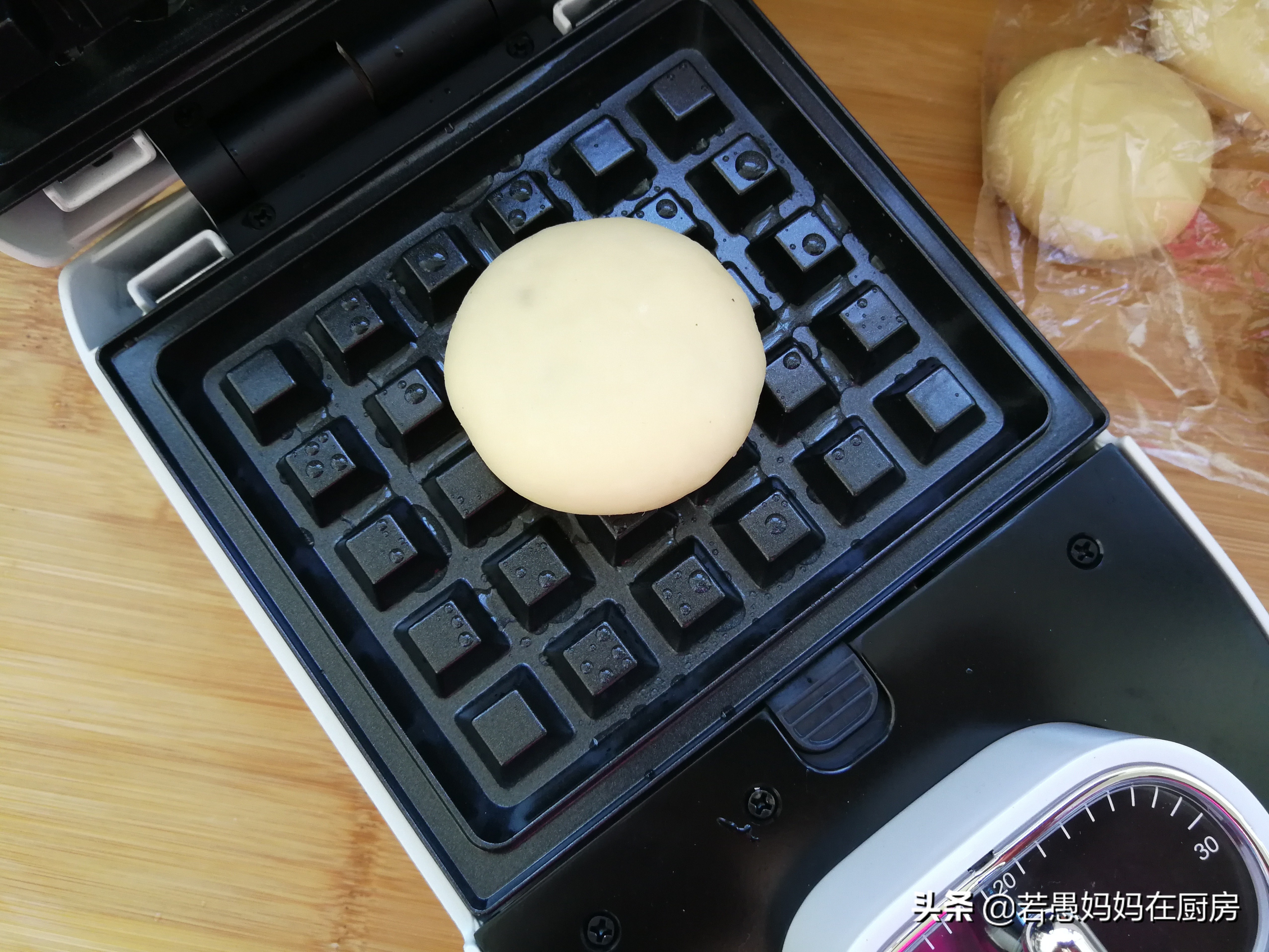 自制华夫饼的做法,自制华夫饼老的好还是嫩的好