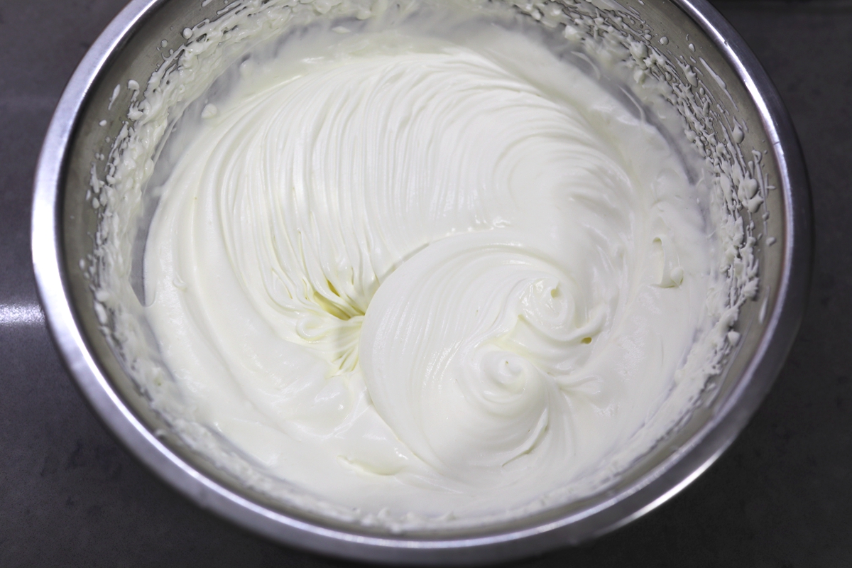 戚风蛋糕卷要烤多久才不掉皮,戚风蛋糕不开裂不塌陷的诀窍