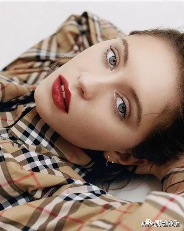 巴宝莉不走寻常的服装,巴宝莉潮流服装