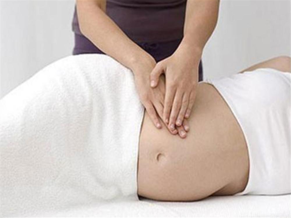 新生儿胀气妈妈应该少吃哪种食物,母乳喂养要少吃什么预防宝宝胀气