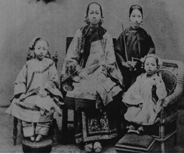 正说缠足一千年:三寸金莲如何从“贵族范儿”,变成了情色风