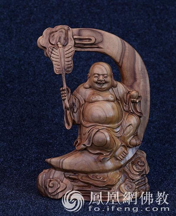 桐柏山木雕博物馆弥勒佛雕像,桐柏木雕博物馆龙的雕像